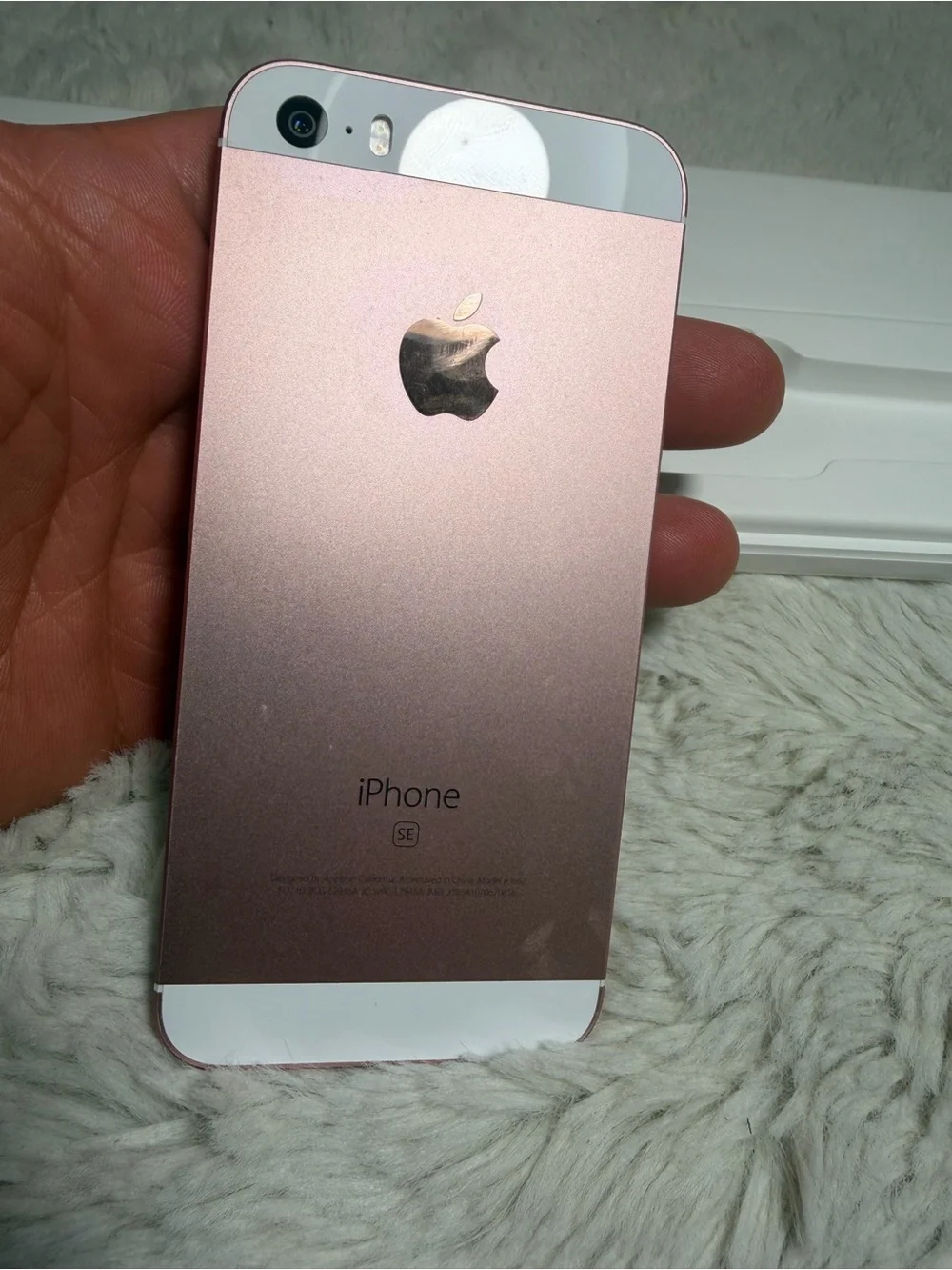 Apple iPhone SE (Rose Gold) - Compact Smartphone for parts or repairs
